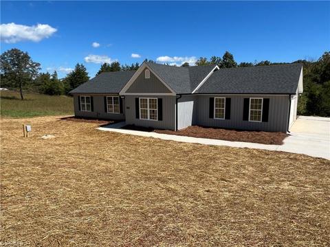 124 Calloway Rd, King, NC 27021 photo 1