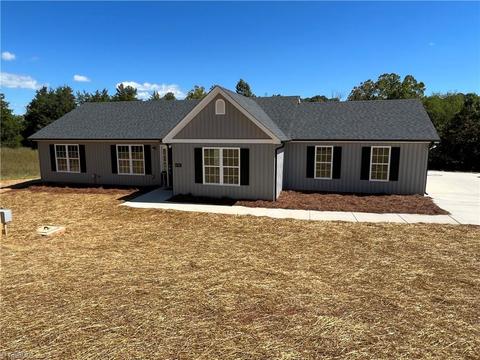 124 Calloway Rd, King, NC 27021 photo 2