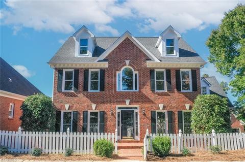 18 Checkerberry Sq, Greensboro, NC 27455