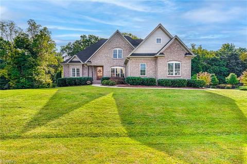 110 Grey Beard Ct, High Point, NC 27265 photo 2