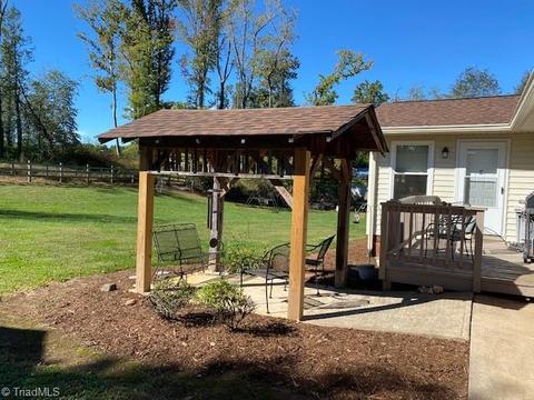 9125 Boone Trl, Purlear, NC 28665 photo 8