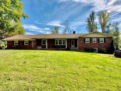 9125 Boone Trl, Purlear, NC 28665 photo 1