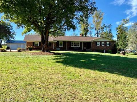 9125 Boone Trl, Purlear, NC 28665 photo 2