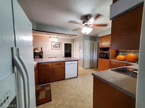 9125 Boone Trl, Purlear, NC 28665 photo 14