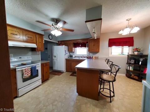 9125 Boone Trl, Purlear, NC 28665 photo 15