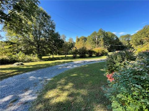 409 Goff Rd, King, NC 27021 photo 7