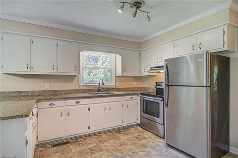 7715 Eversfield Rd, Summerfield, NC 27358 photo 10
