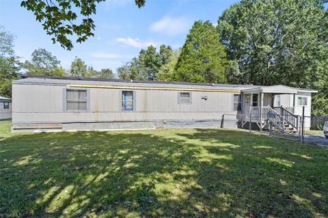 6256 Lowerywood Cir, Trinity, NC 27370 photo 1