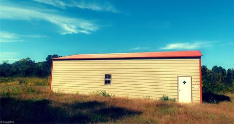 1904 Flat Swamp Rd, Denton, NC 27239