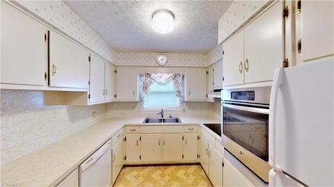 306 Newview Rd, High Point, NC 27260 photo 5