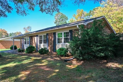 329 Logan Ct, King, NC 27021 photo 4