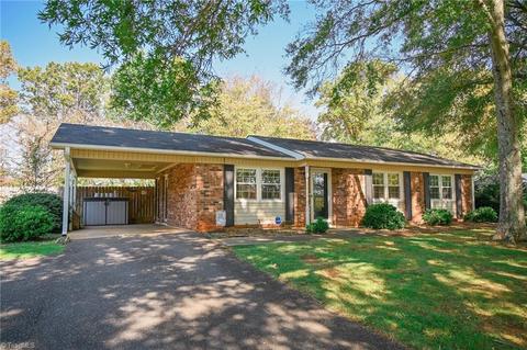 329 Logan Ct, King, NC 27021 photo 1