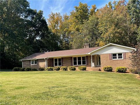 141 Maplebrook Dr, Elkin, NC 28621 photo 3