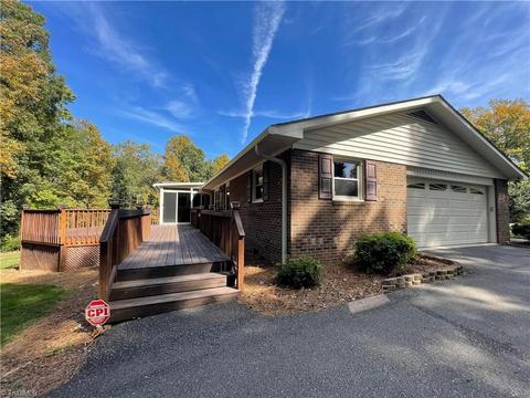 141 Maplebrook Dr, Elkin, NC 28621 photo 7