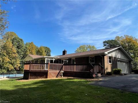 141 Maplebrook Dr, Elkin, NC 28621 photo 6