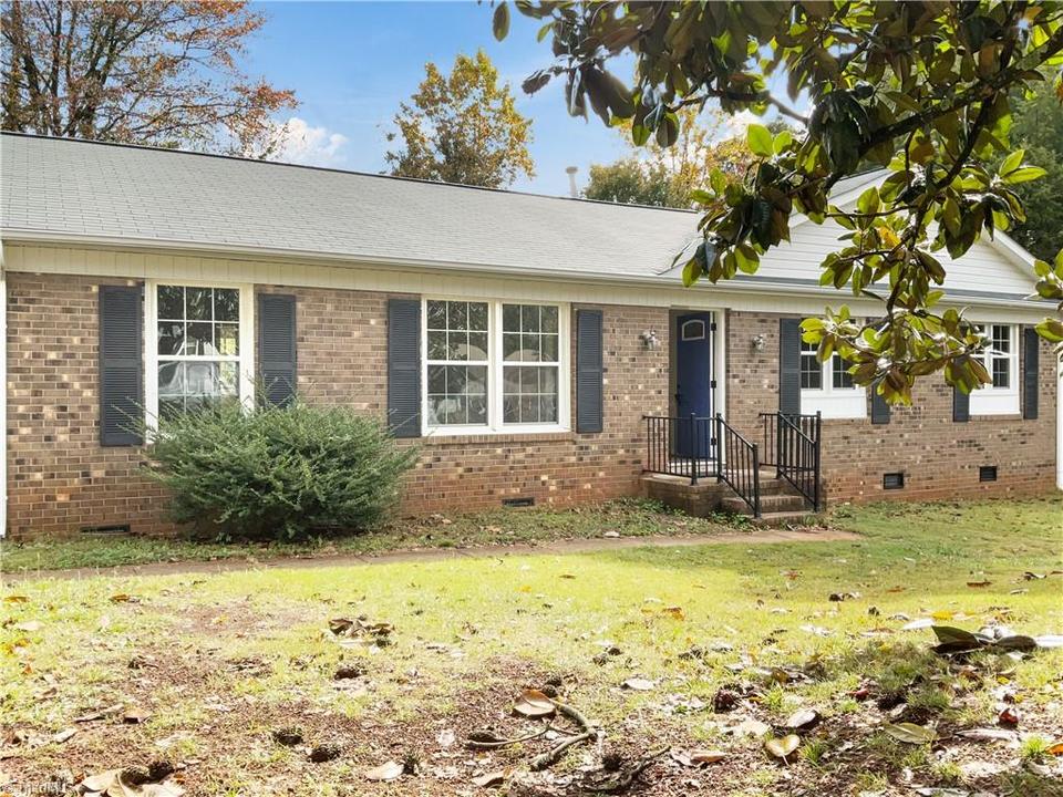  1143 Edenwood Dr, Winston Salem, NC 27103 photo 1