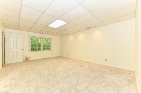 514 Harrogate Ct, High Point, NC 27262 photo 9