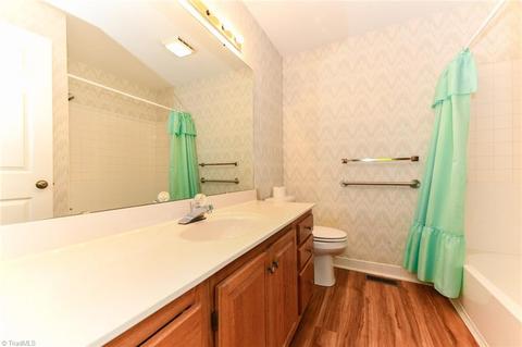 514 Harrogate Ct, High Point, NC 27262 photo 11