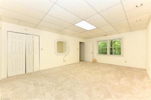 514 Harrogate Ct, High Point, NC 27262 photo 8