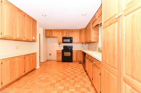 514 Harrogate Ct, High Point, NC 27262 photo 22