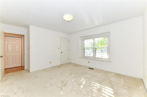 514 Harrogate Ct, High Point, NC 27262 photo 17