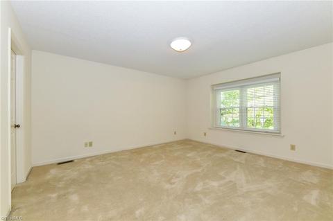 514 Harrogate Ct, High Point, NC 27262 photo 12
