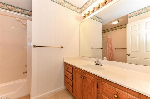 514 Harrogate Ct, High Point, NC 27262 photo 15