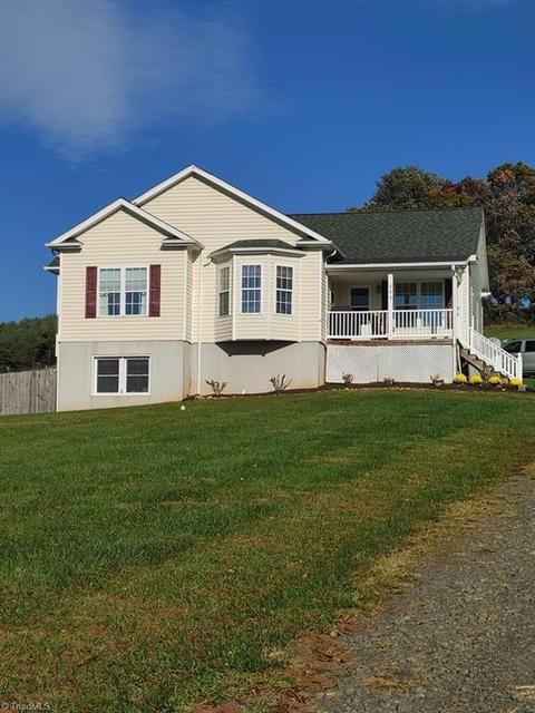 454 Reedside Dr, Fancy Gap, VA 24328 photo 1