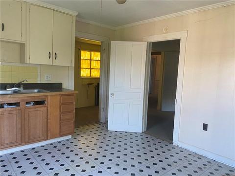 529 E Main St, Pilot Mountain, NC 27041 photo 22