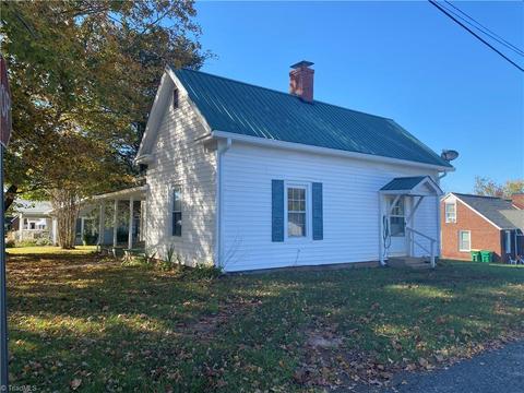 529 E Main St, Pilot Mountain, NC 27041 photo 8