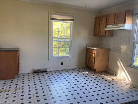 529 E Main St, Pilot Mountain, NC 27041 photo 23