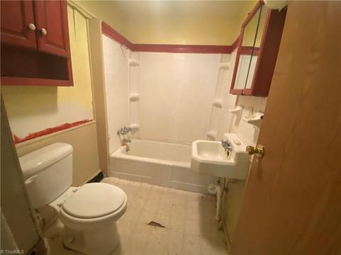 529 E Main St, Pilot Mountain, NC 27041 photo 29