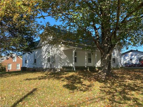 529 E Main St, Pilot Mountain, NC 27041 photo 11