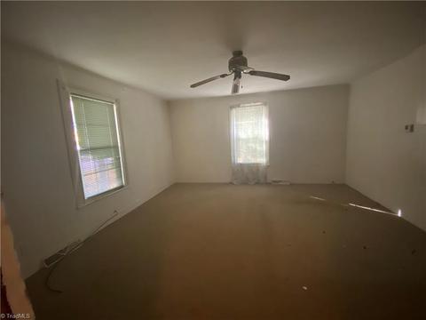 529 E Main St, Pilot Mountain, NC 27041 photo 15