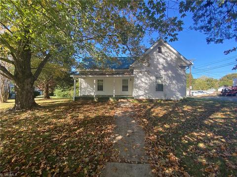 529 E Main St, Pilot Mountain, NC 27041 photo 13