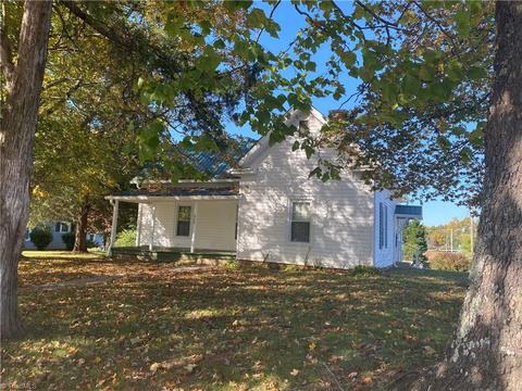 529 E Main St, Pilot Mountain, NC 27041 photo 10