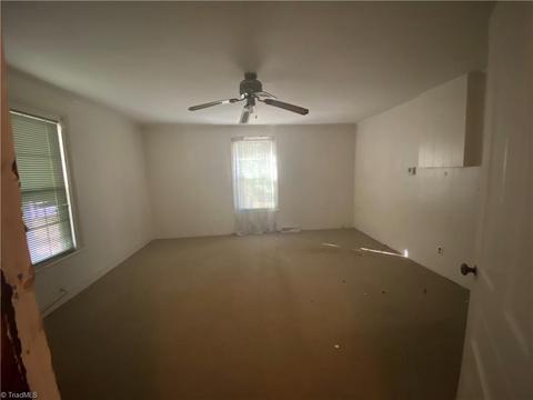 529 E Main St, Pilot Mountain, NC 27041 photo 16