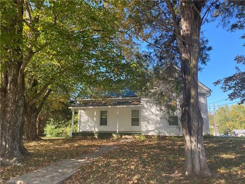 529 E Main St, Pilot Mountain, NC 27041 photo 12