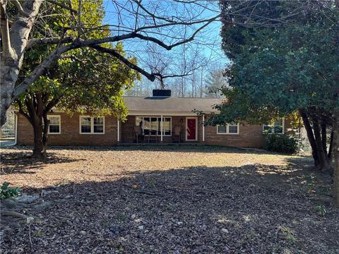 235 Palmer Rd, Mount Airy, NC 27030