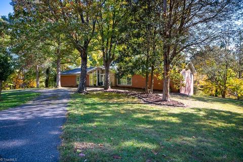 1808 Windsor Dr, High Point, NC 27262 photo 1