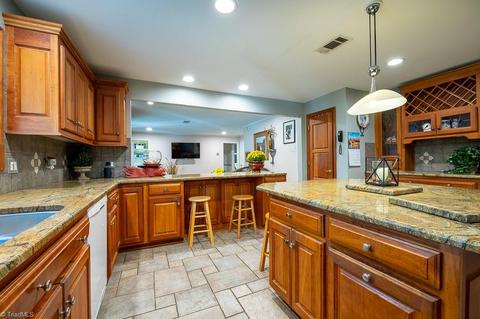 1808 Windsor Dr, High Point, NC 27262 photo 9