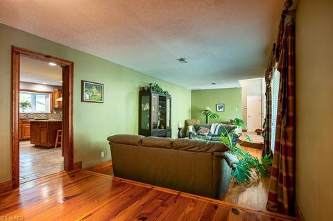 1808 Windsor Dr, High Point, NC 27262 photo 7