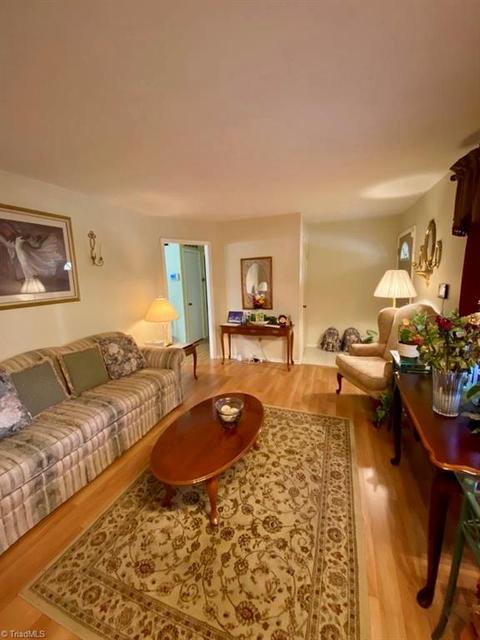 1817 Cedrow Dr, High Point, NC 27260 photo 2