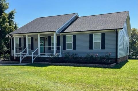 940 Meadow Rd, Eden, NC 27288 photo 2