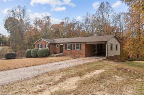 357 N Mohawk Dr, High Point, NC 27262 photo 3