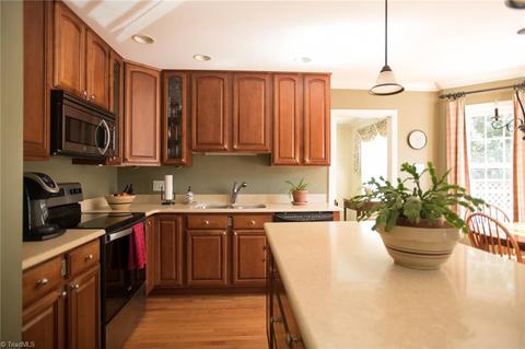 947 Nottingham Rd, High Point, NC 27262 photo 6