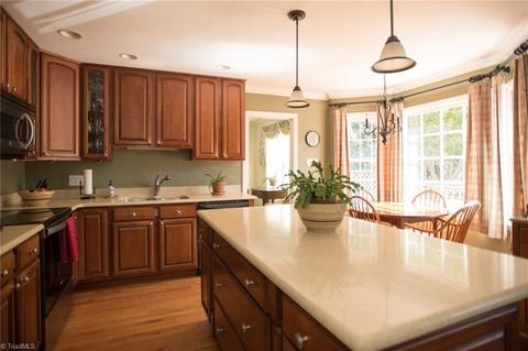 947 Nottingham Rd, High Point, NC 27262 photo 9