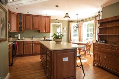 947 Nottingham Rd, High Point, NC 27262 photo 8