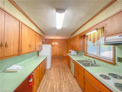 251 Lyles St, Elkin, NC 28621 photo 16
