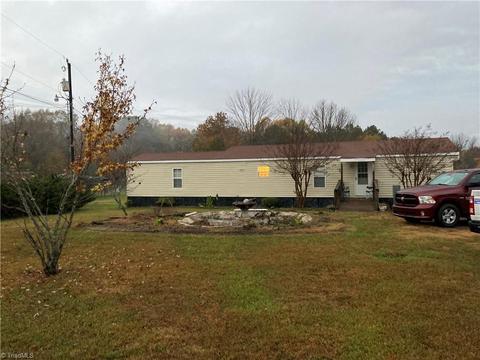 7152 Wright Rd, Thomasville, NC 27360 photo 1